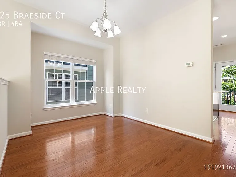 125 Braeside Ct — Photo 3