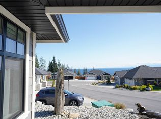 6078 Kingbird Ave, Sechelt, BC V7Z 0S4