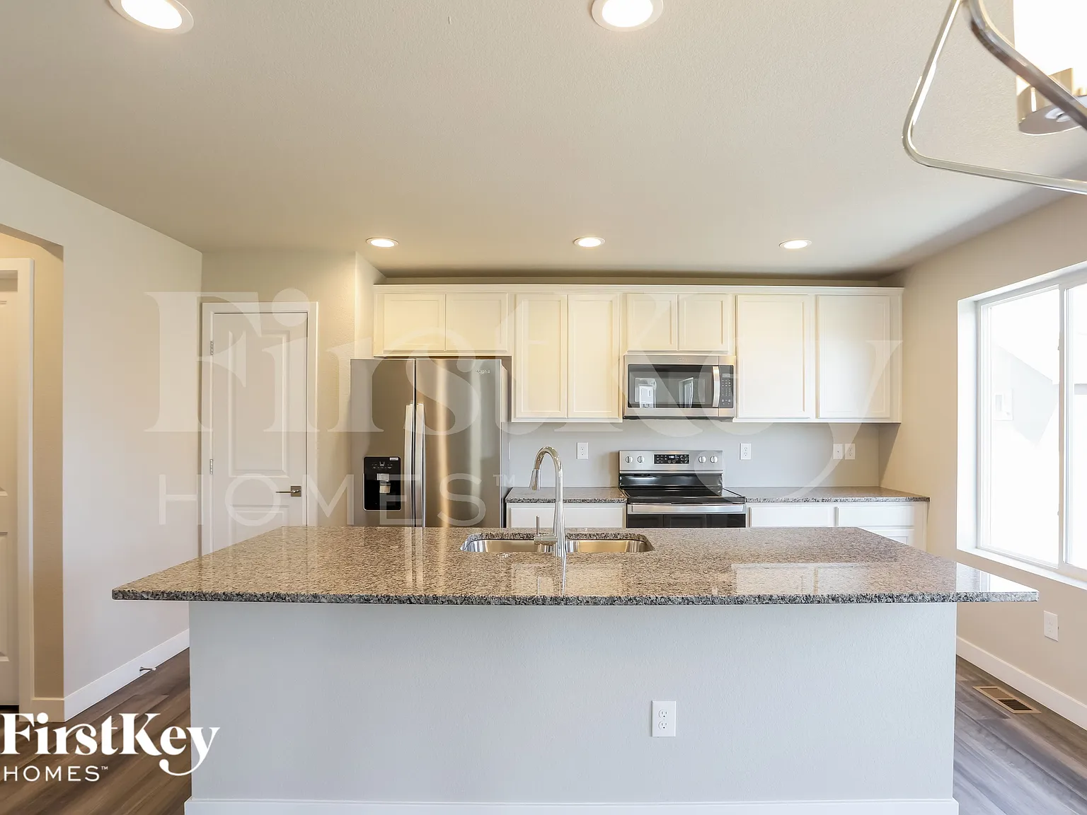 3 bed, 2.5 bath, 1383 sqft, $2,555 — Photo 4