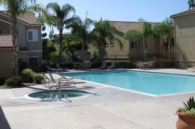 2 bed, 1159 sqft, $2,490 — Photo 2