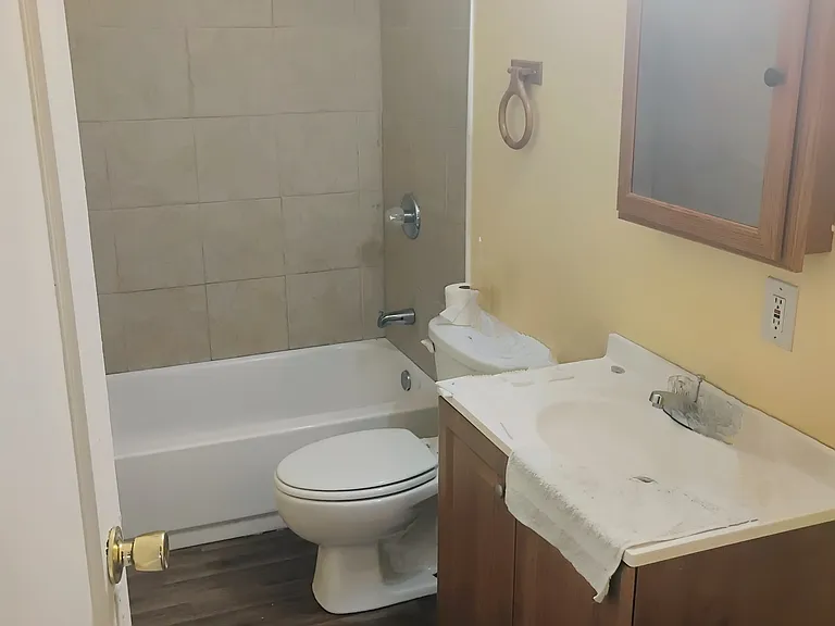 912 Carver St — Photo 7