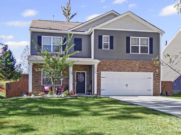 37 Caitlin Heights Ct, Fletcher, NC 28732