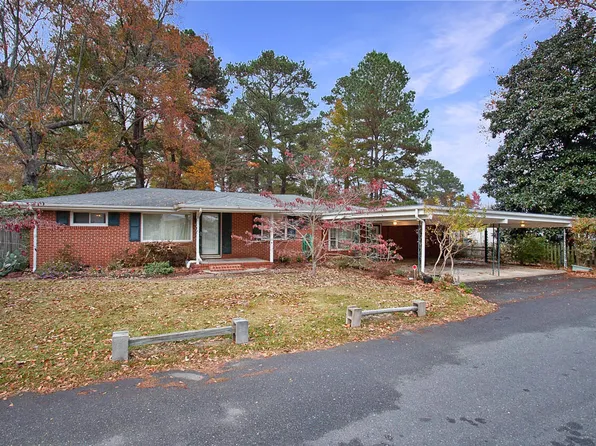 102 2nd St, Selma, NC 27576