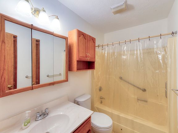 2nd image of 340 Sunderland Rd #23D