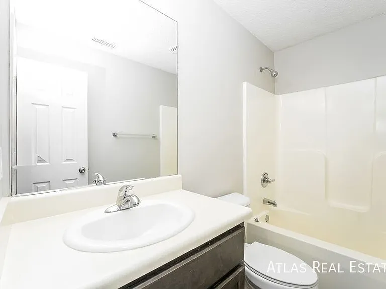 Lexington Heights — Photo 37