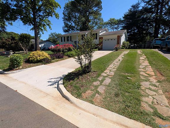 3rd image of 11007 Crestfield Dr SE