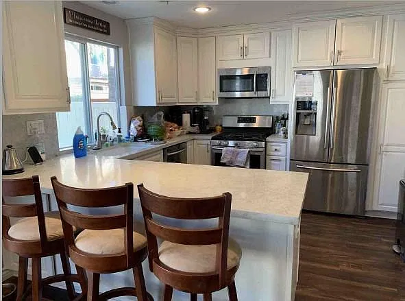 3 bed, 2.5 bath, 1563 sqft, $4,000 — Photo 2