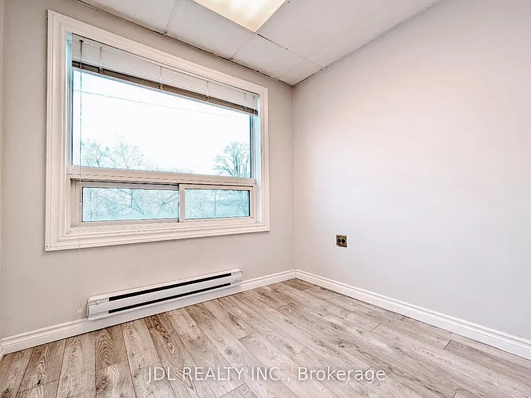 1954 Danforth Ave #2 — Photo 8