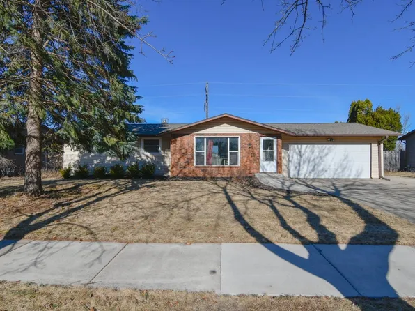 1976 Terry Ln, De Pere, WI 54115