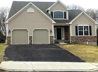 5 Chamberlain Ln, Millersville, PA 17551