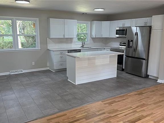 4th image of 709 Broad St