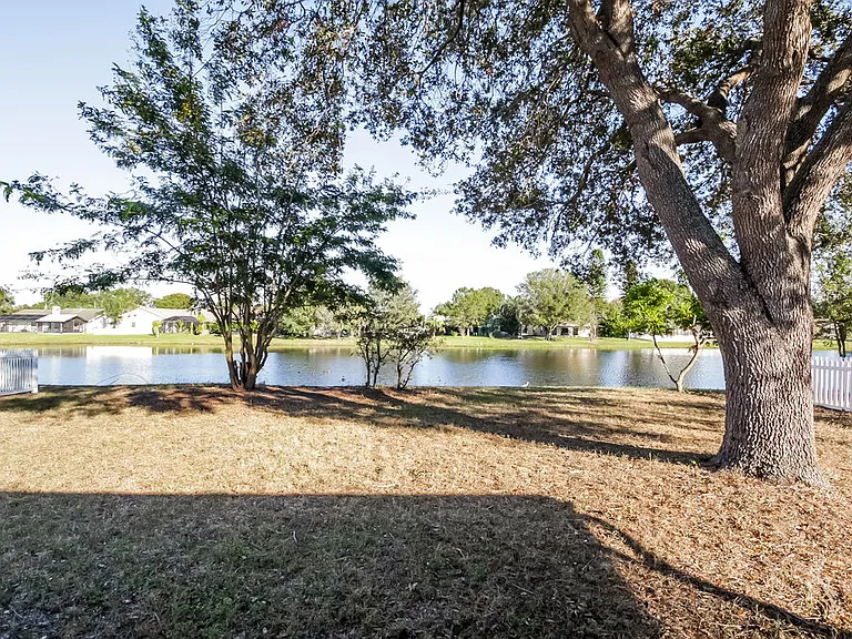 12906 Longcrest Dr — Photo 15