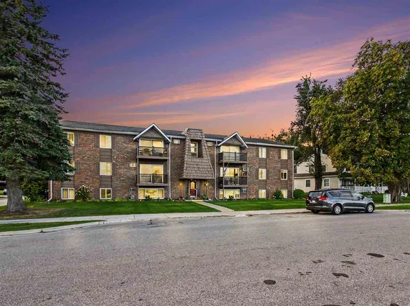 804 Arlington Ave APT 2, Petoskey, MI 49770