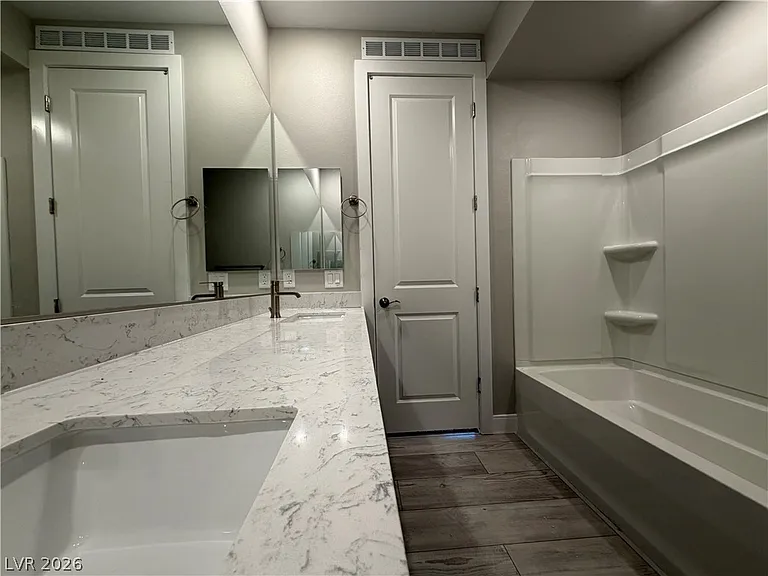 400 Red Feather Peak Ct — Photo 32
