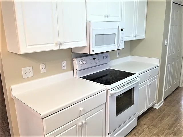 8 Sandy Pond Ct — Photo 5