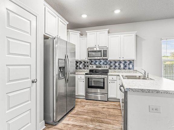 4th image of 6065 Royal Port Ct