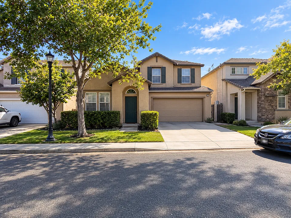 4057 W Pear Tree Ln