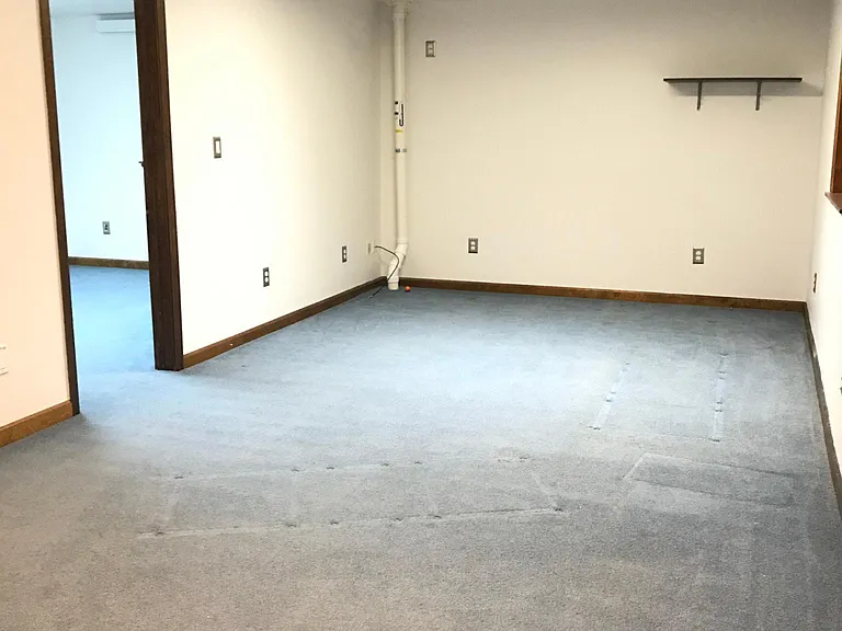 660 W Chester St — Photo 15