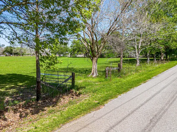 200/206 Robicheaux Rd, Broussard, LA 70518