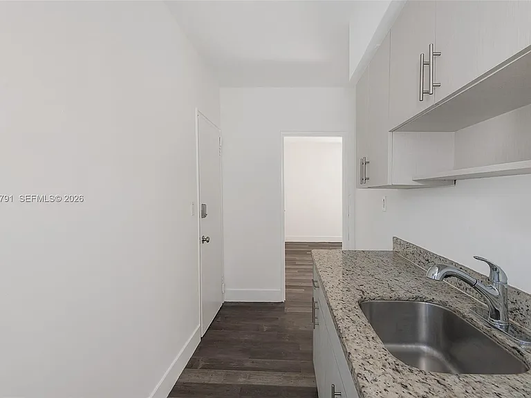 8340 Crespi Blvd #20 — Photo 9