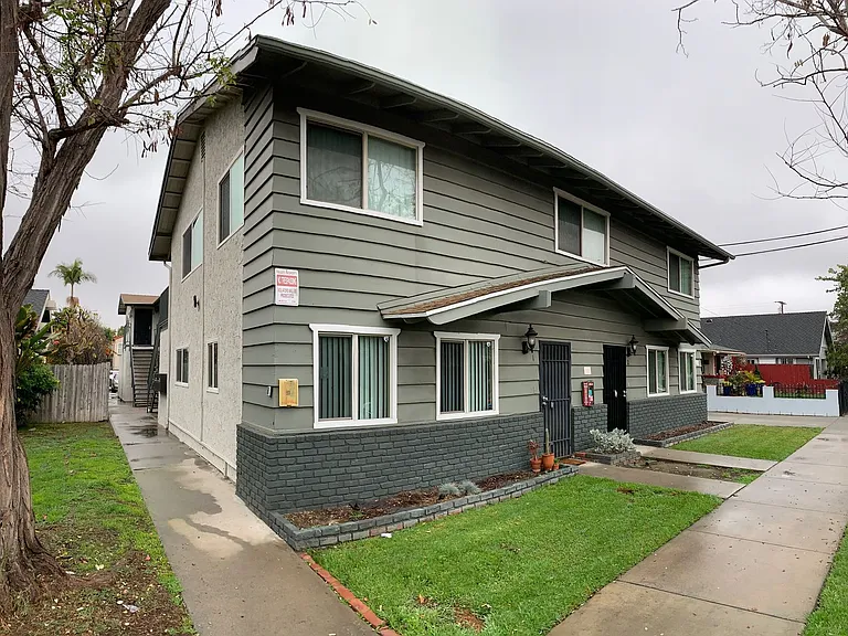 2415 E 6th St — Photo 21