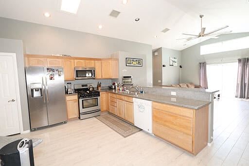 1st image of 13072 Acacia Ave