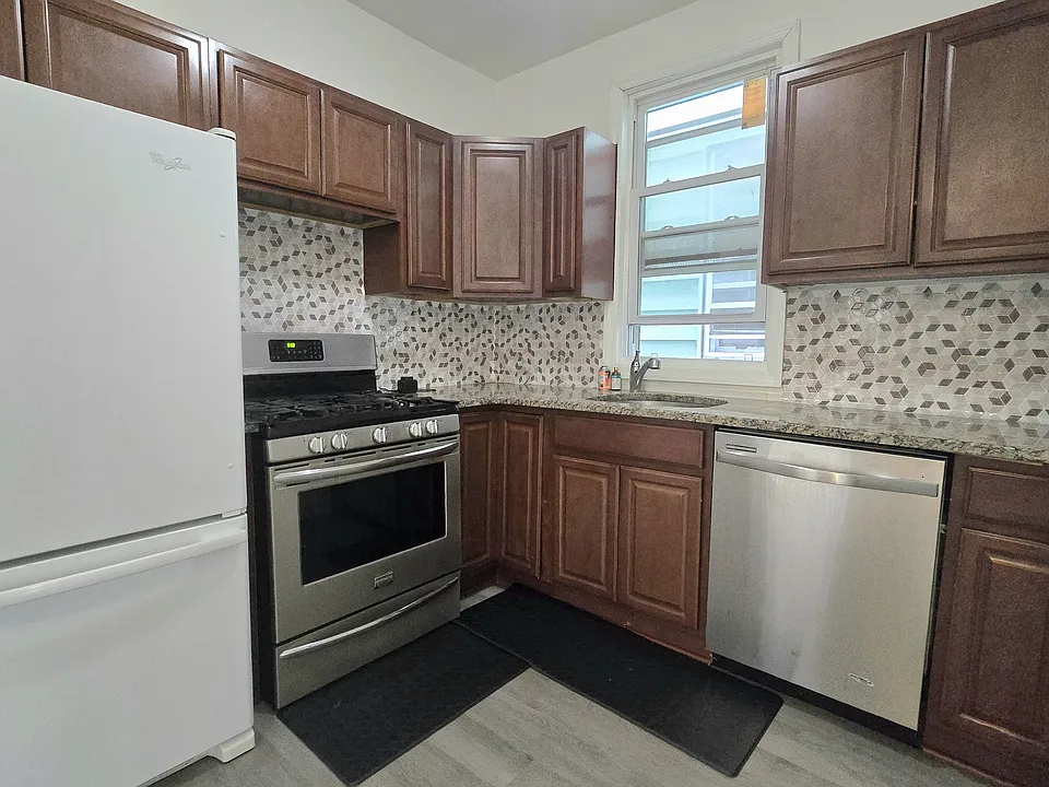 24 Harrison Pl #1