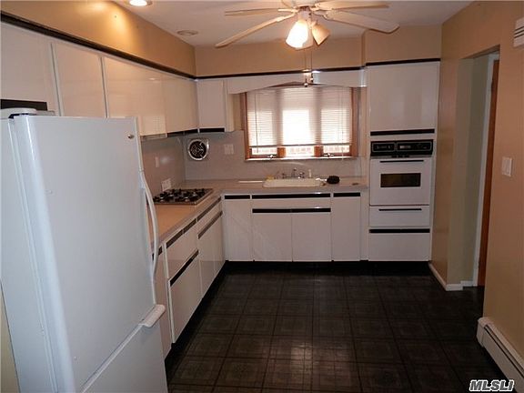 4th image of 15531 Huron St