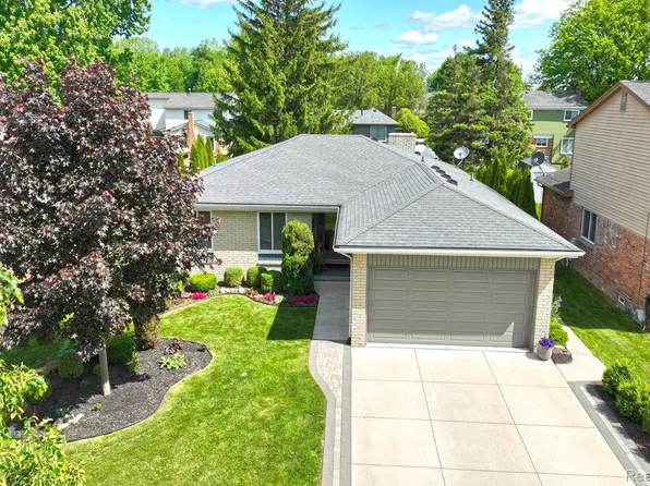 15159 Congress Dr, Sterling Heights, MI 48313