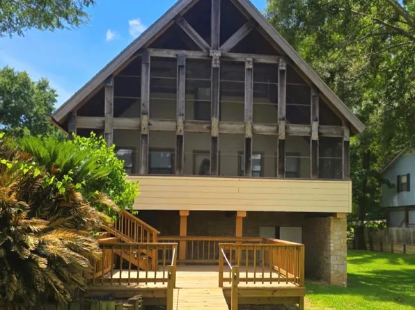 199 Lake Dr, Onalaska, TX 77360