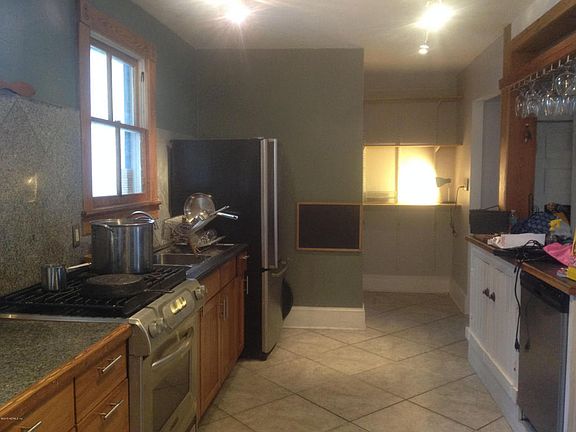 3rd image of 324 Emmett St
