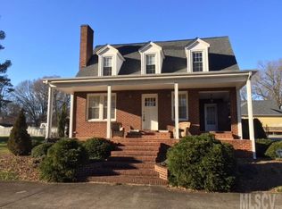 702 14th Ave NW, Hickory, NC 28601