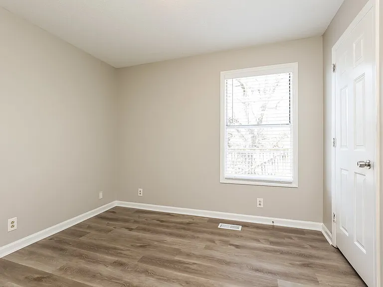 121 Lee Ct — Photo 14