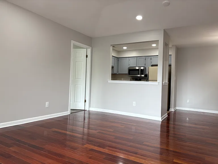 1331 Waterford Dr — Photo 4