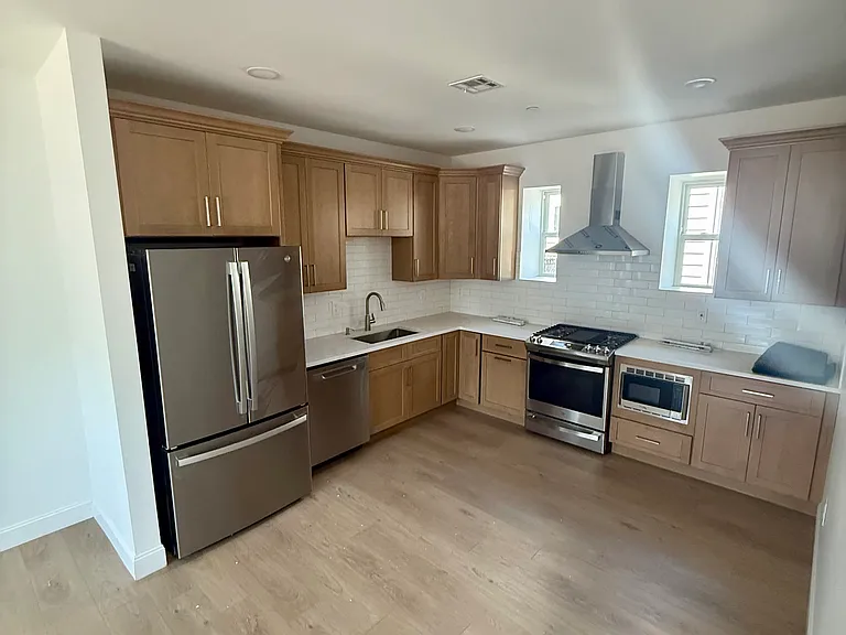 620 Maple Ave #2 — Photo 4