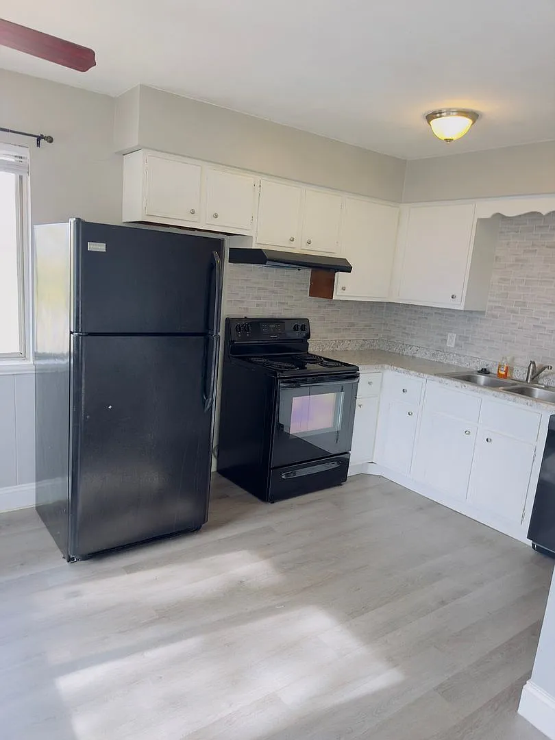 718 w donahue st — Photo 3