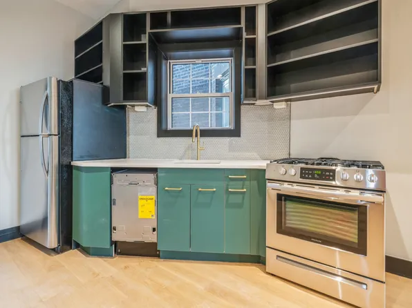 41 Van Wagenen Avenue image 12 of 26