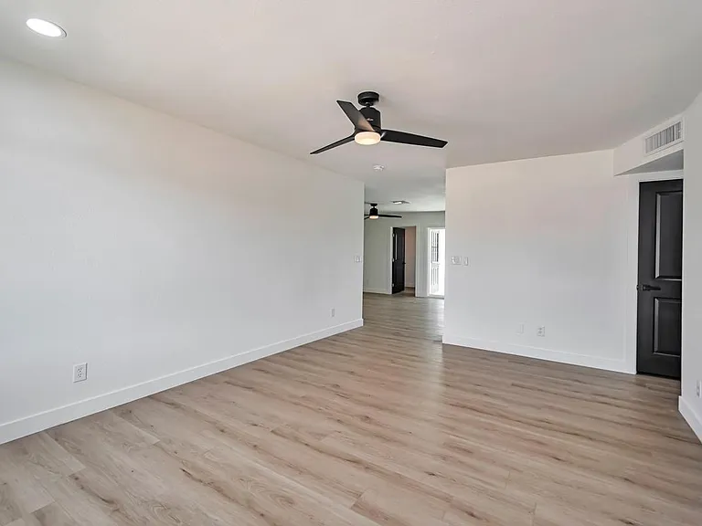 906 W Colgate Dr — Photo 8