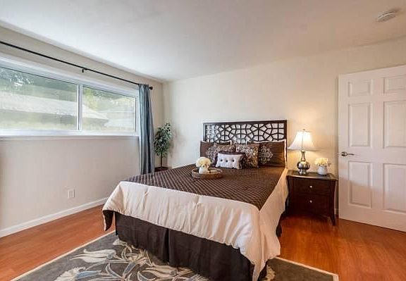5th image of 1144 Laurel Ave