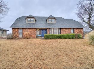 210 Fairway St, Sand Springs, OK 74063