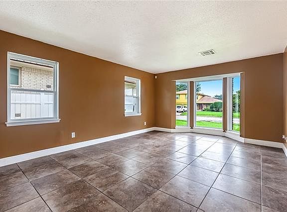 4th image of 2728 Valentine Ct
