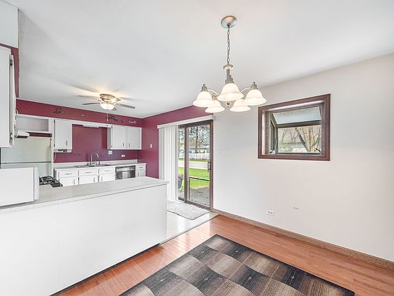 3rd image of 34 Emery Dr