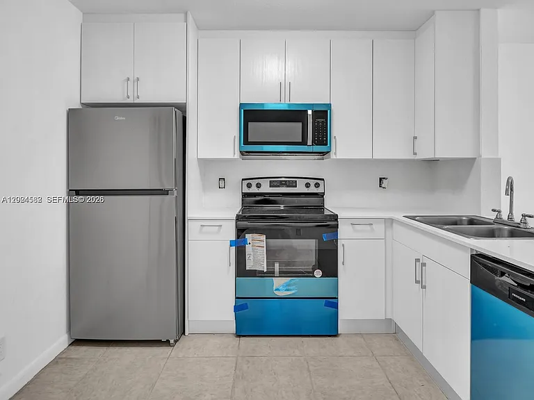 241 NW 40th St #4 — Photo 3
