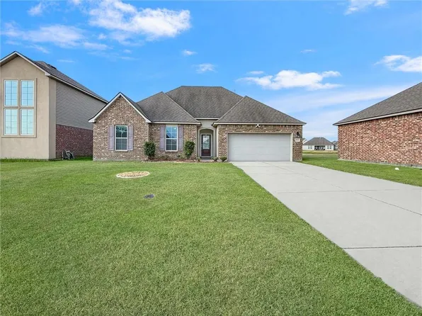 824 Lakeshore Village Dr, Slidell, LA 70461
