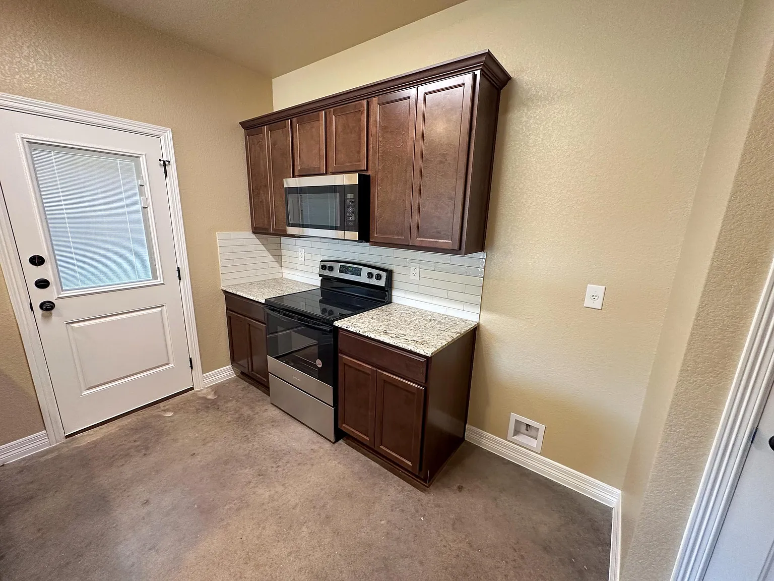 3 bed, 1332 sqft, $1,350 — Photo 2