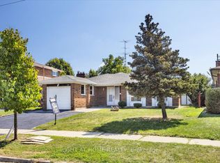 27 Villata Gdns, Toronto, ON M3J 1J7