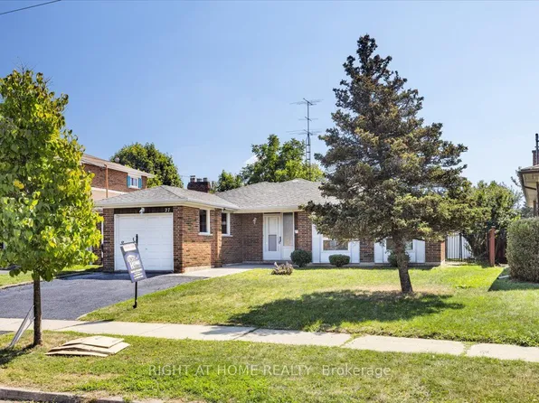 27 Villata Gdns, Toronto, ON M3J 1J7