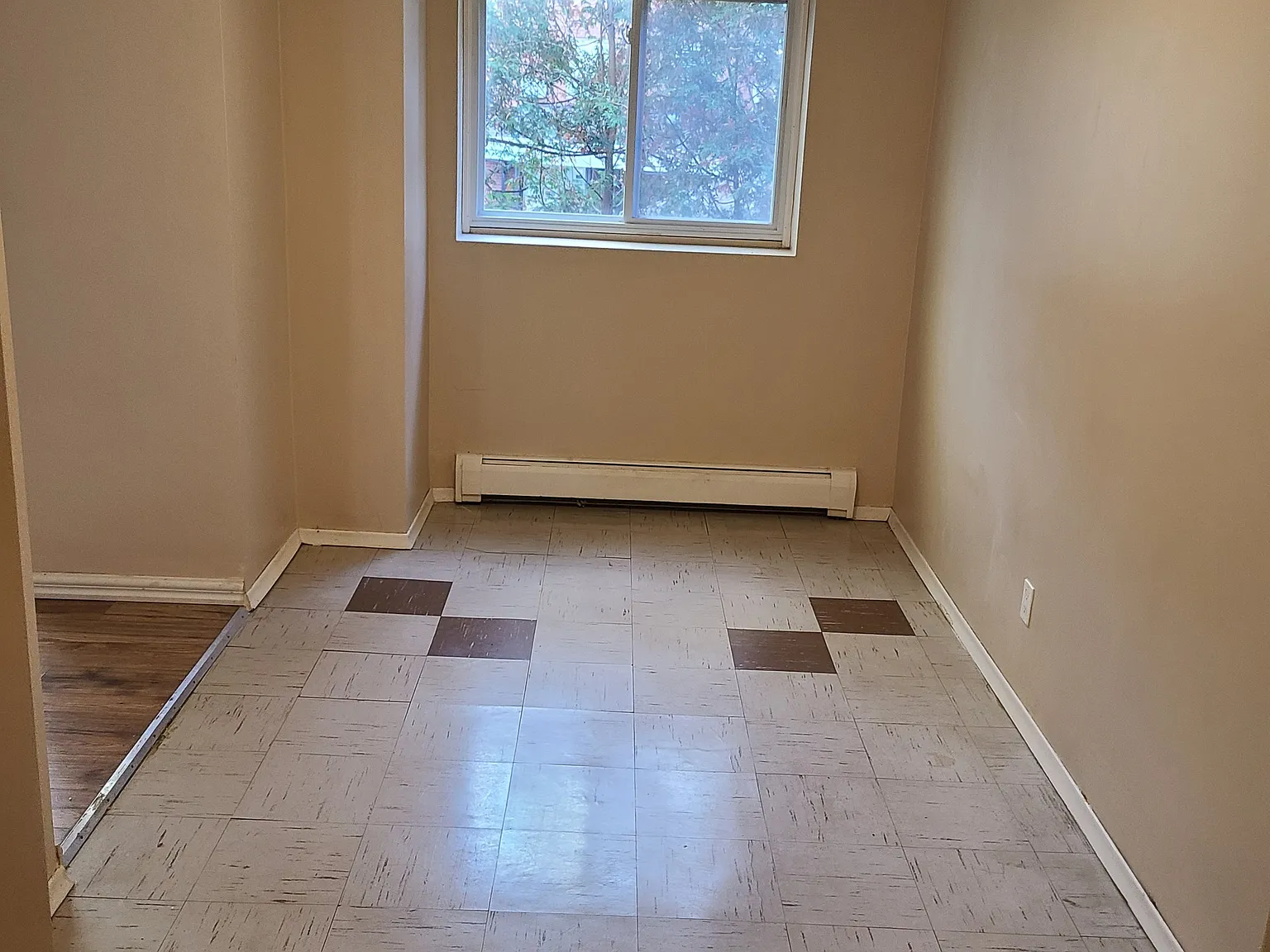 380 Erb Street West Waterloo — Photo 4