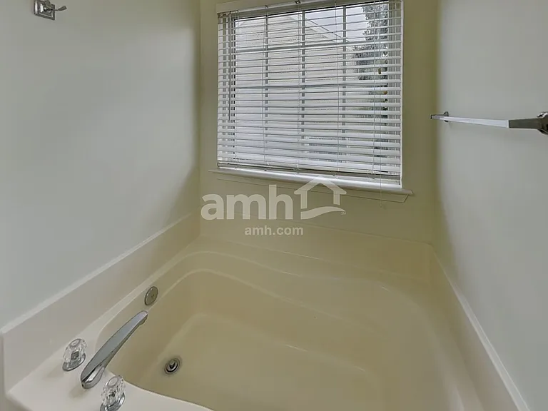 8914 Meadowmont View Dr — Photo 13