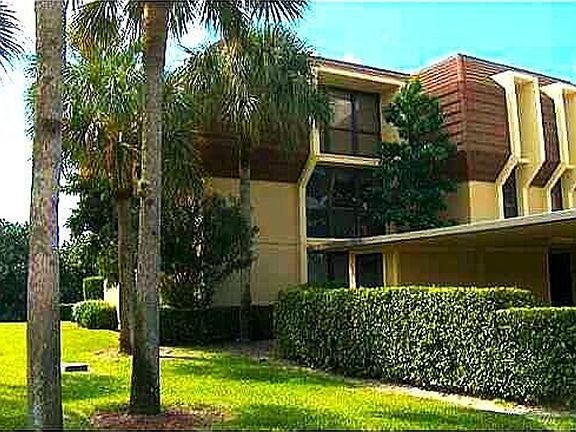 5th image of 5250 Woodland Lakes Dr APT 231